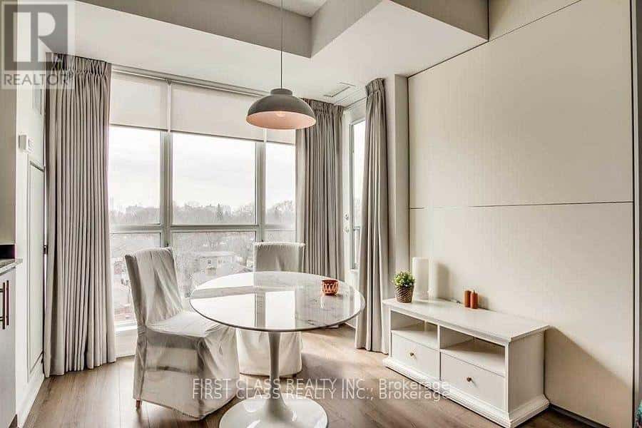 606 - 60 BERWICK AVENUE — Toronto (Yonge-Eglinton), Ontario - Photo 3 of 6