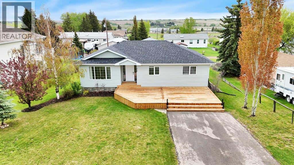 336 5 Avenue S — Big Valley, Alberta - Photo 2 of 50