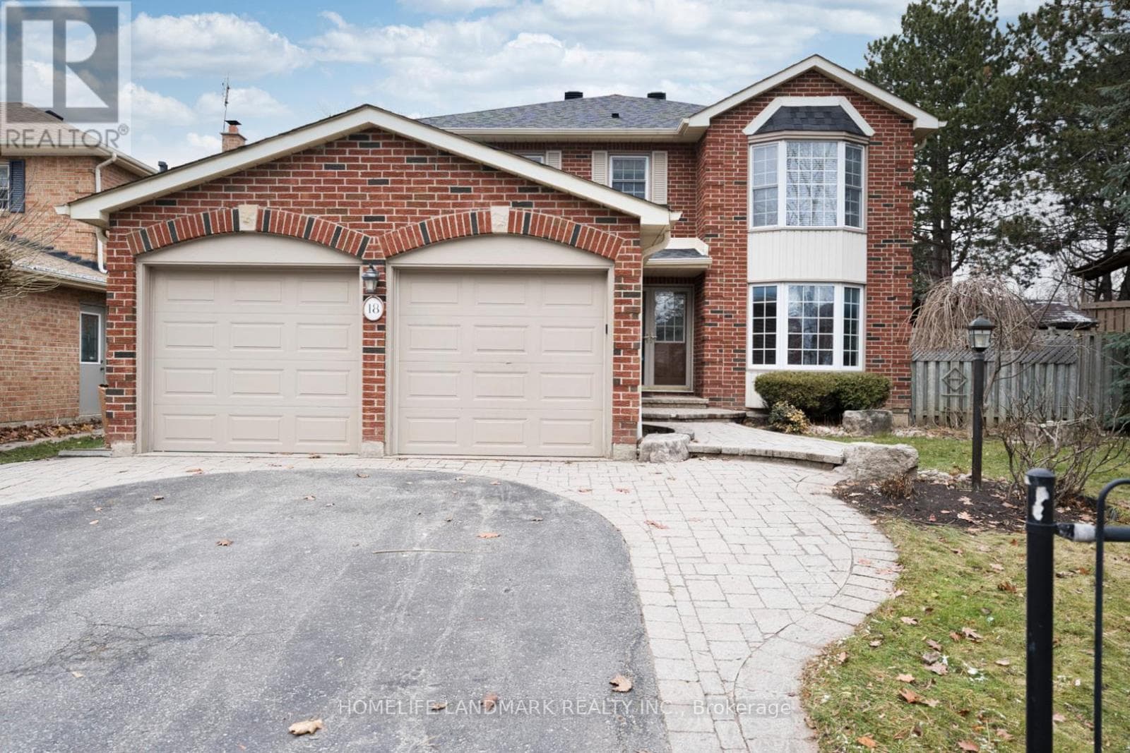 18 GLEN DHU DRIVE — Whitby (Rolling Acres), Ontario - Main photo