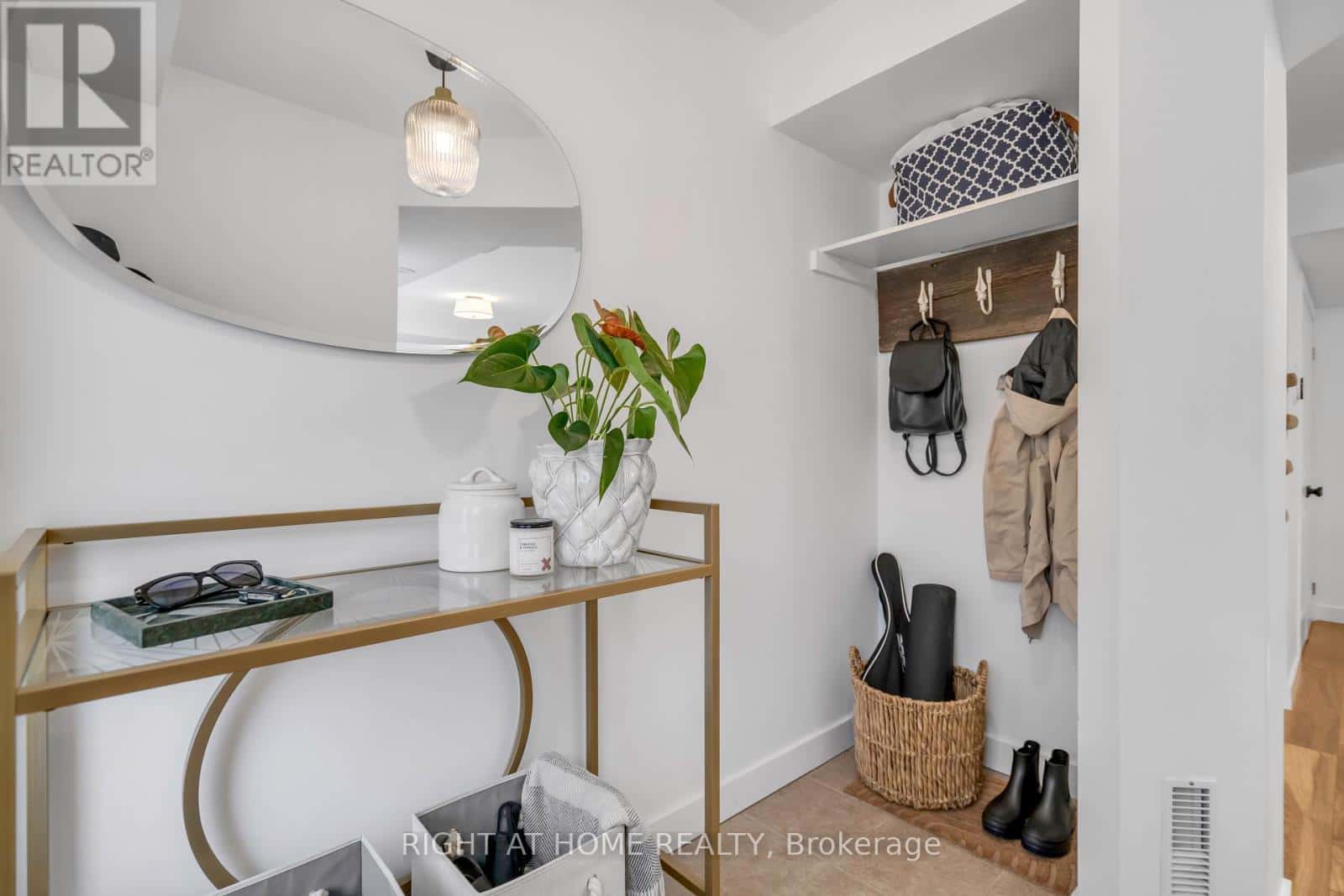 146 - 12 FOUNDRY AVENUE — Toronto (Dovercourt-Wallace Emerson-Junction), Ontario - Photo 2 of 42