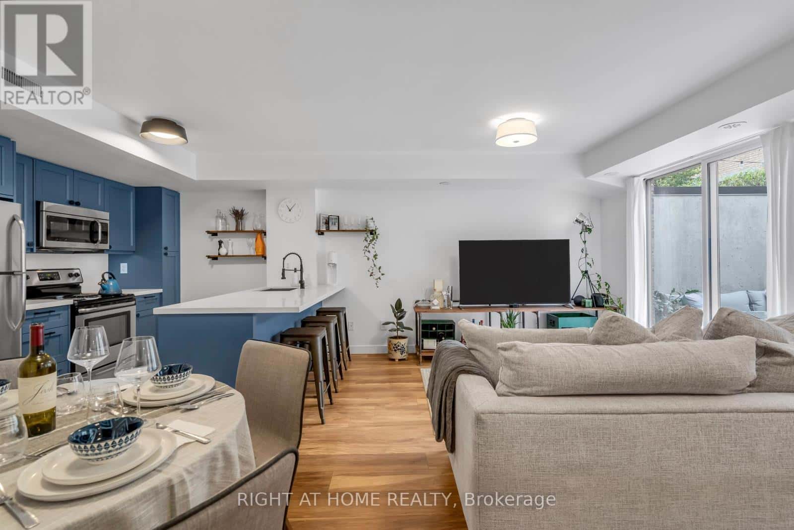 146 - 12 FOUNDRY AVENUE — Toronto (Dovercourt-Wallace Emerson-Junction), Ontario - Photo 4 of 42