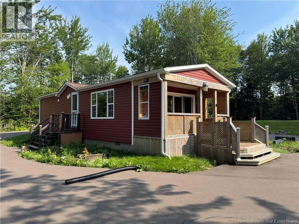 444 Square Lake — Saint-Andre-LeBlanc, New Brunswick - Photo 2 of 26