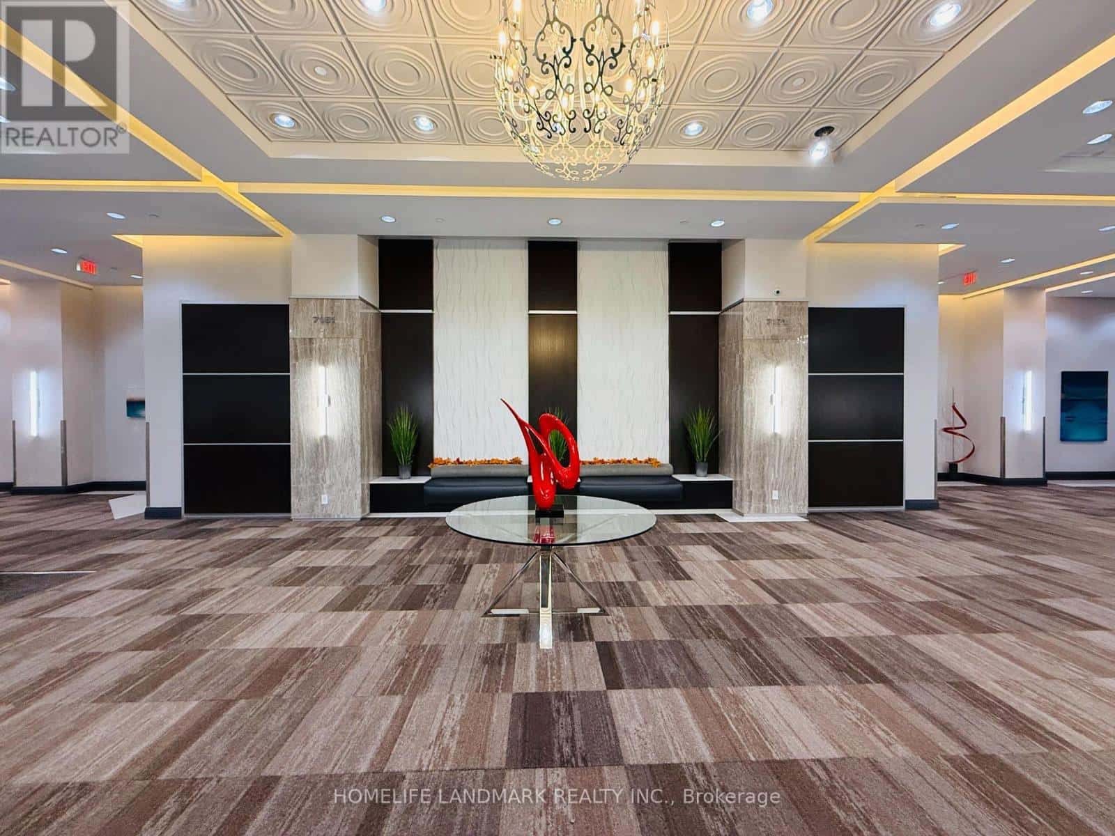 LPH1-15 - 7161 YONGE STREET — Markham (Thornhill), Ontario - Photo 3 of 26