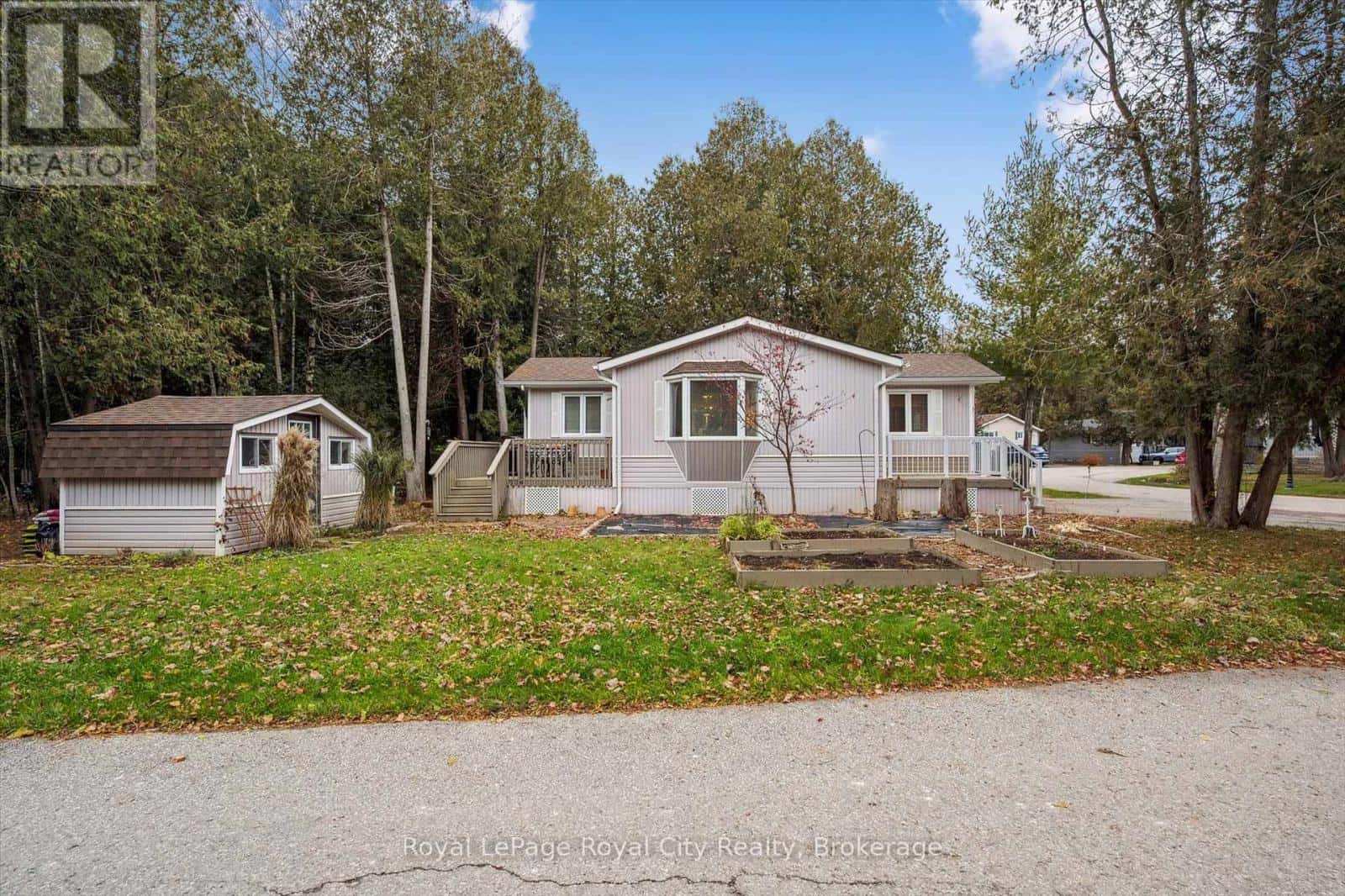 10 SPRUCE AVENUE — Puslinch, Ontario - Photo 2 of 35