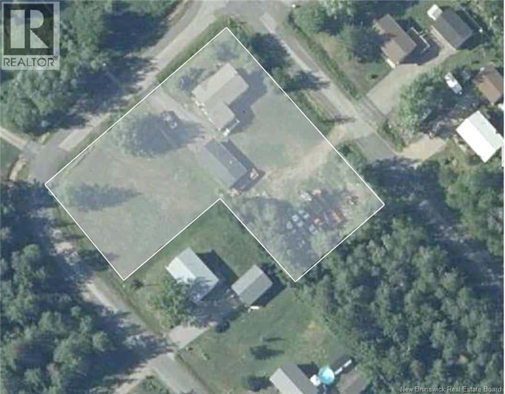 24 Catherine Street — Bathurst, New Brunswick - Photo 2 of 40