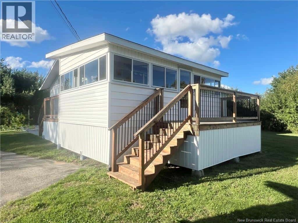 24 Catherine Street — Bathurst, New Brunswick - Photo 4 of 40