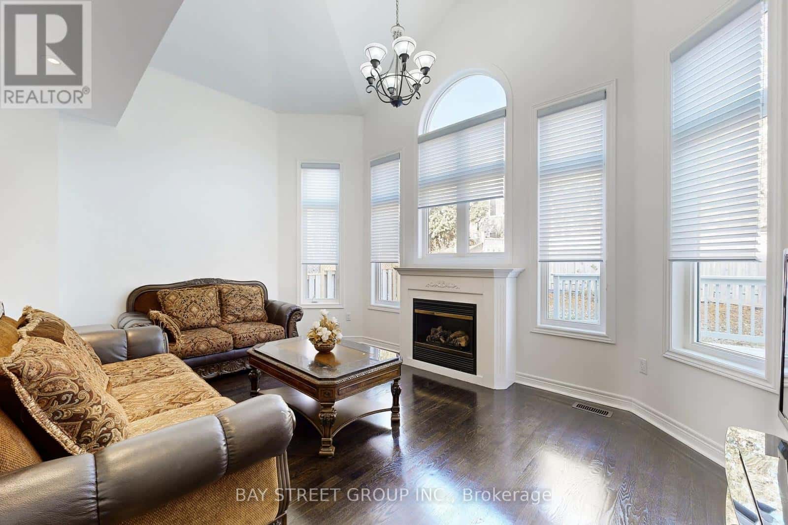 103 COLESBROOK ROAD — Richmond Hill (Westbrook), Ontario - Photo 4 of 43