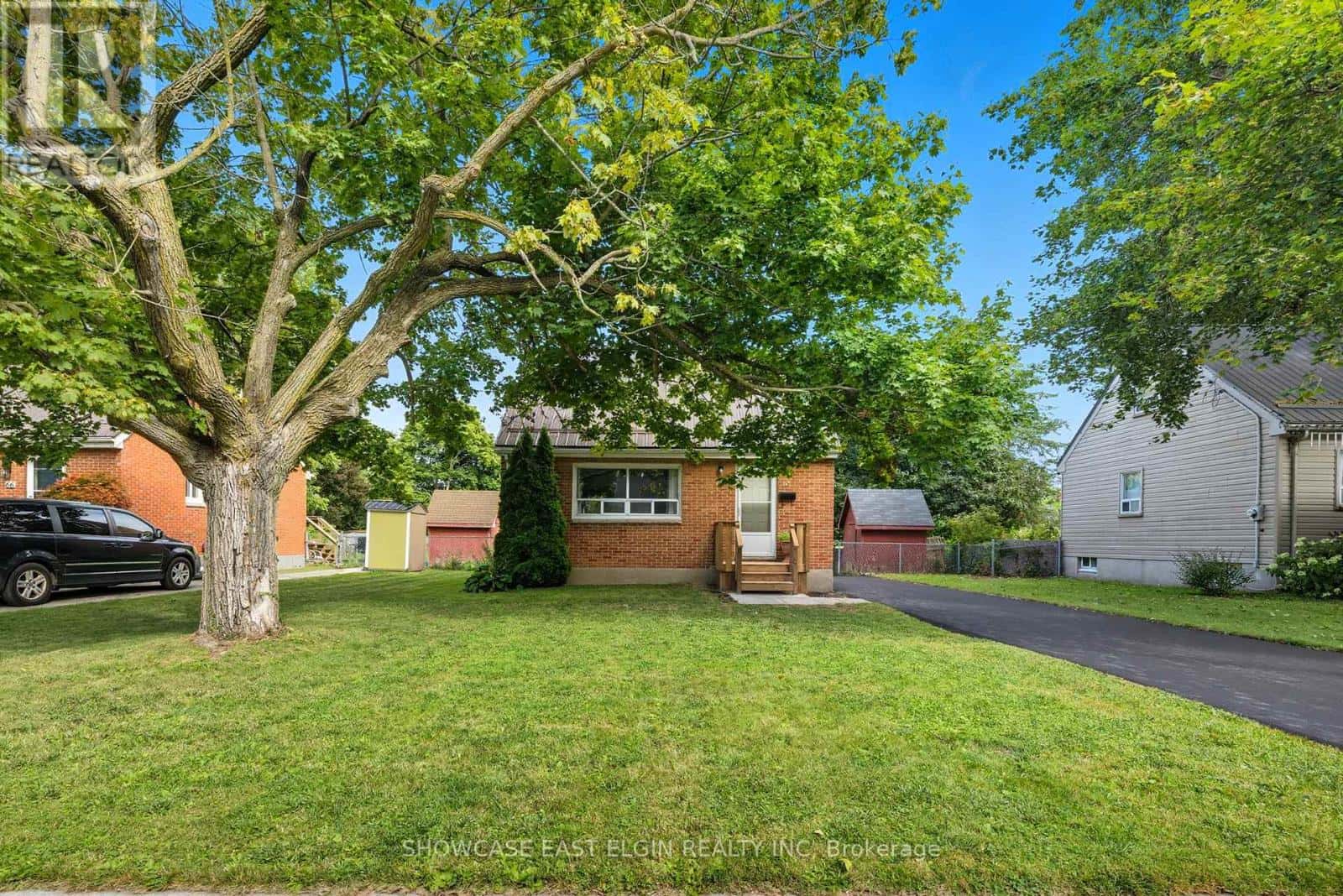 68 DUNKIRK DRIVE — St. Thomas, Ontario - Photo 2 of 40