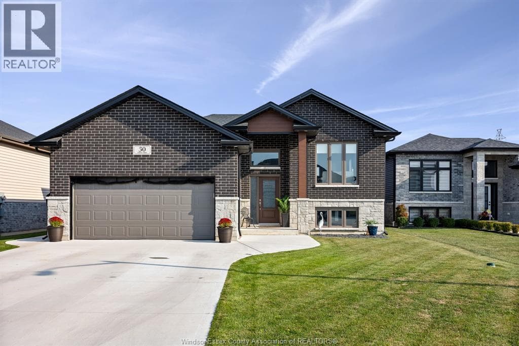 30 HAWTHORNE — Tilbury, Ontario - Main photo