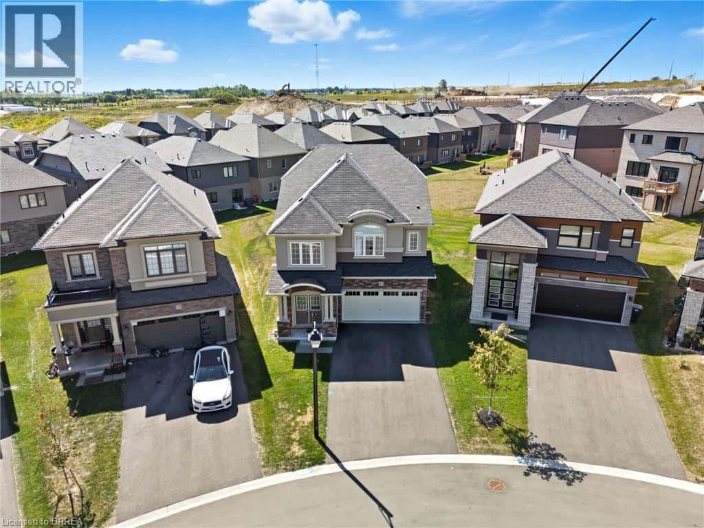 23 WHITTON Drive — Paris, Ontario - Photo 4 of 41