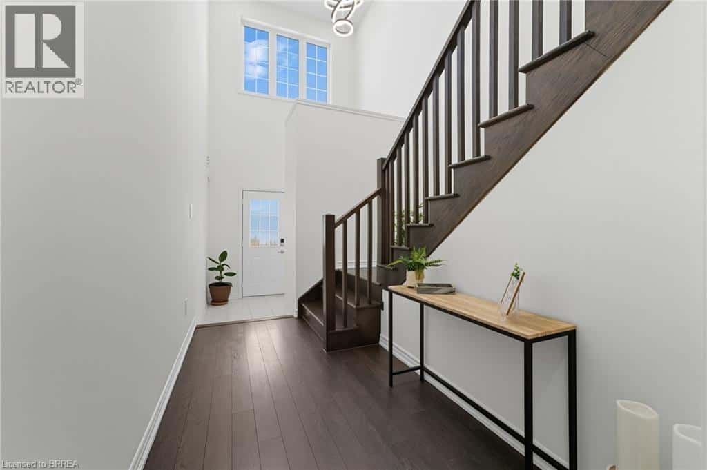 23 WHITTON Drive — Paris, Ontario - Photo 5 of 41