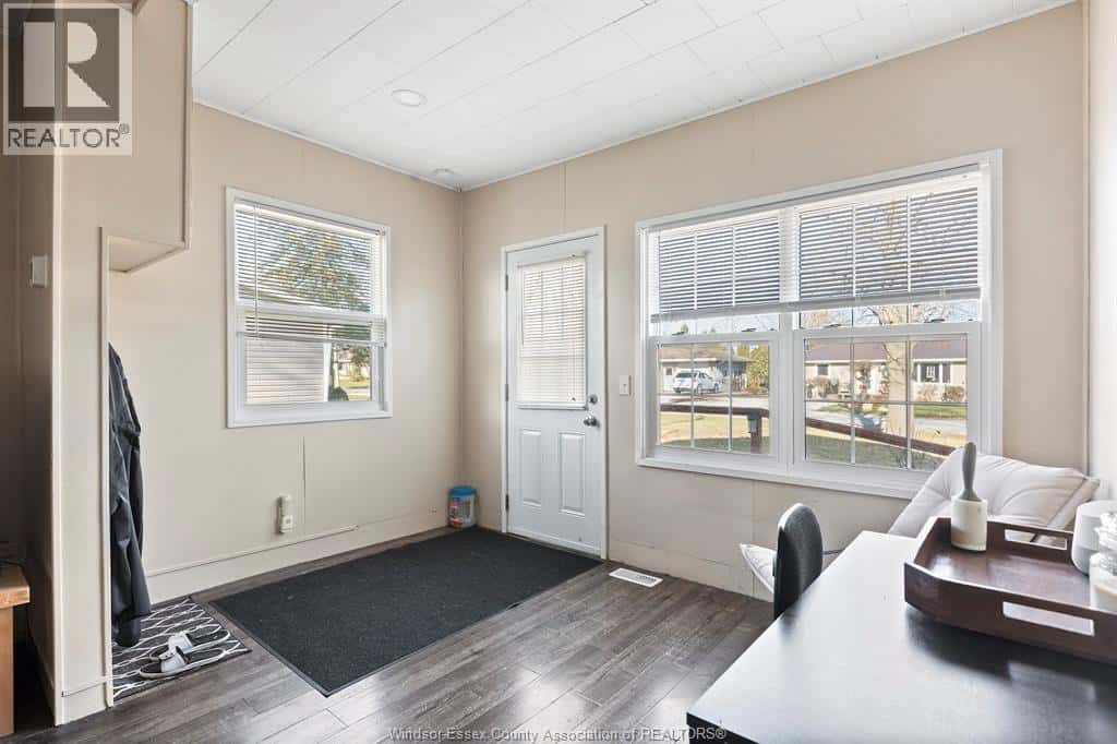 100 ELM STREET — Wheatley, Ontario - Photo 4 of 27