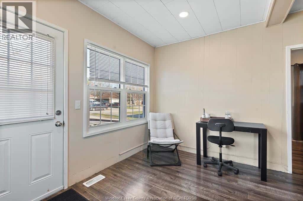 100 ELM STREET — Wheatley, Ontario - Photo 5 of 27