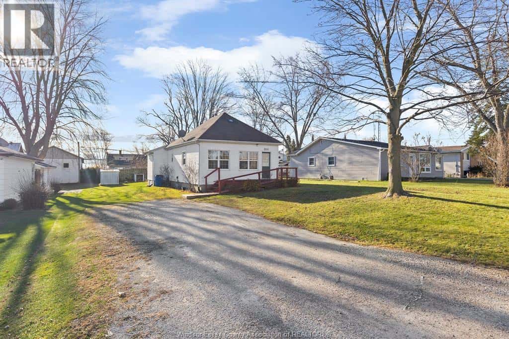 100 ELM STREET — Wheatley, Ontario - Photo 2 of 27