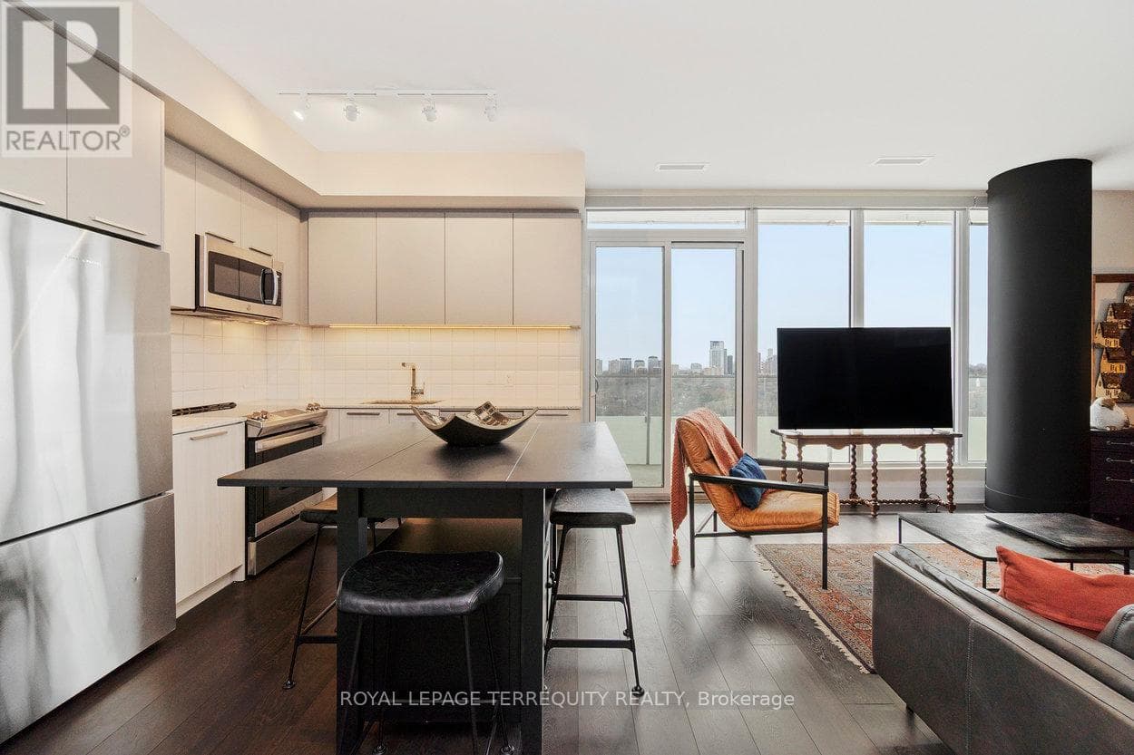 1901 - 20 BRIN DRIVE — Toronto (Edenbridge-Humber Valley), Ontario - Main photo