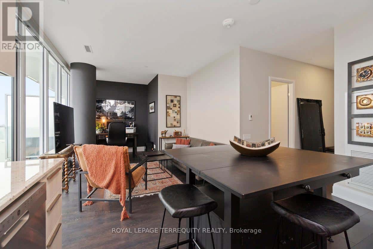 1901 - 20 BRIN DRIVE — Toronto (Edenbridge-Humber Valley), Ontario - Photo 3 of 27