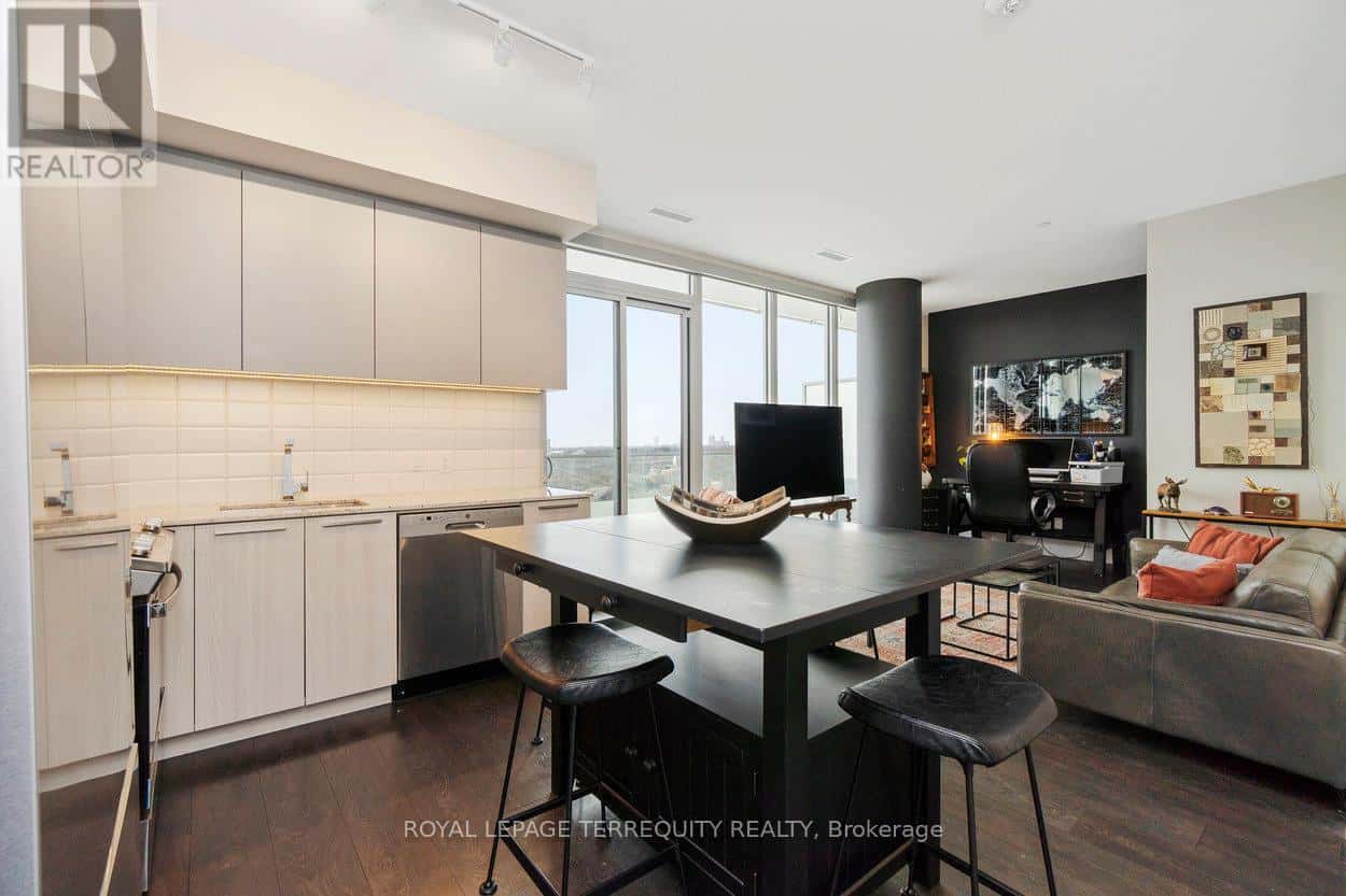 1901 - 20 BRIN DRIVE — Toronto (Edenbridge-Humber Valley), Ontario - Photo 4 of 27