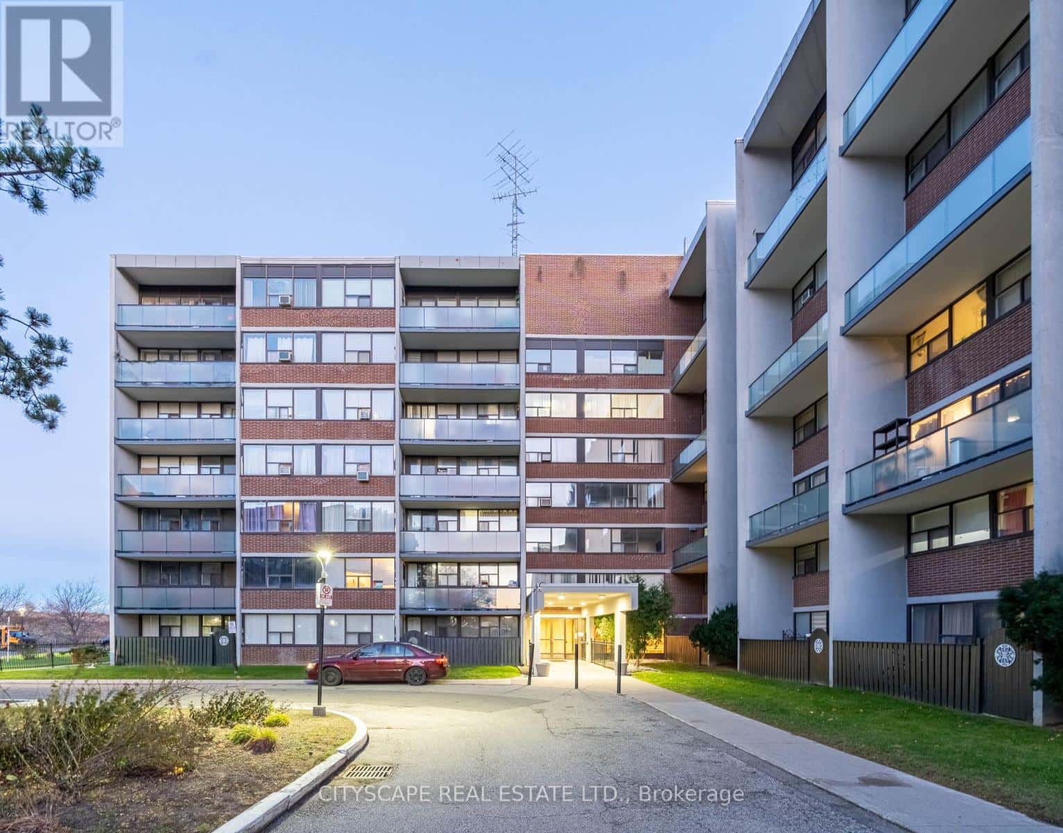 115 - 2121 ROCHE COURT — Mississauga (Sheridan), Ontario - Photo 3 of 32