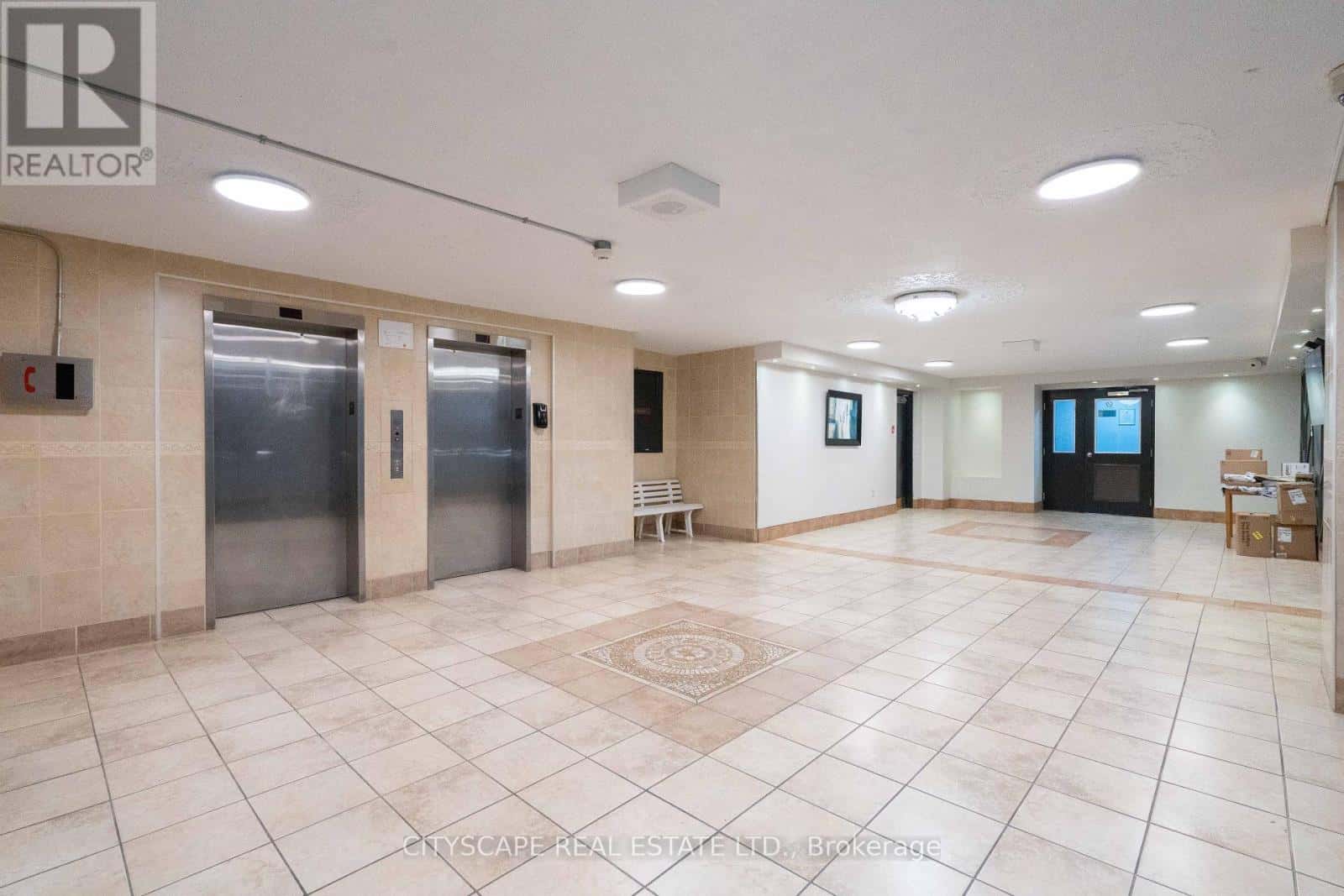 115 - 2121 ROCHE COURT — Mississauga (Sheridan), Ontario - Photo 5 of 32