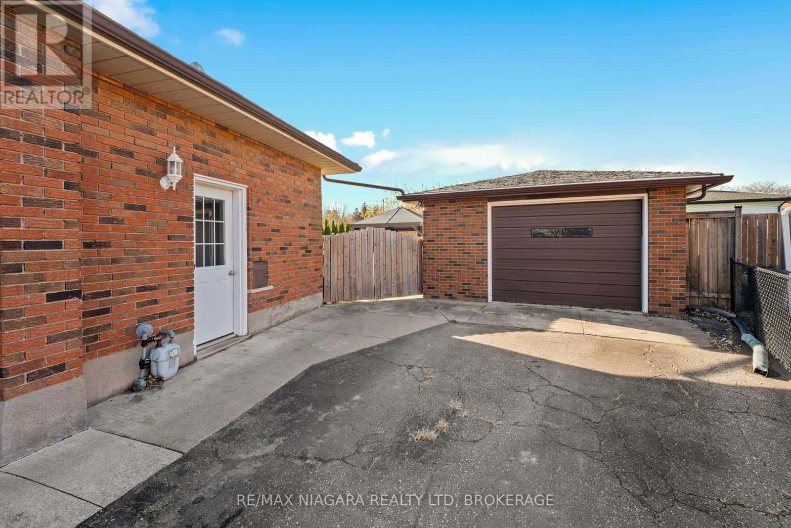 3071 BASSWOOD CRESCENT — Niagara Falls (Church's Lane), Ontario - Photo 2 of 27