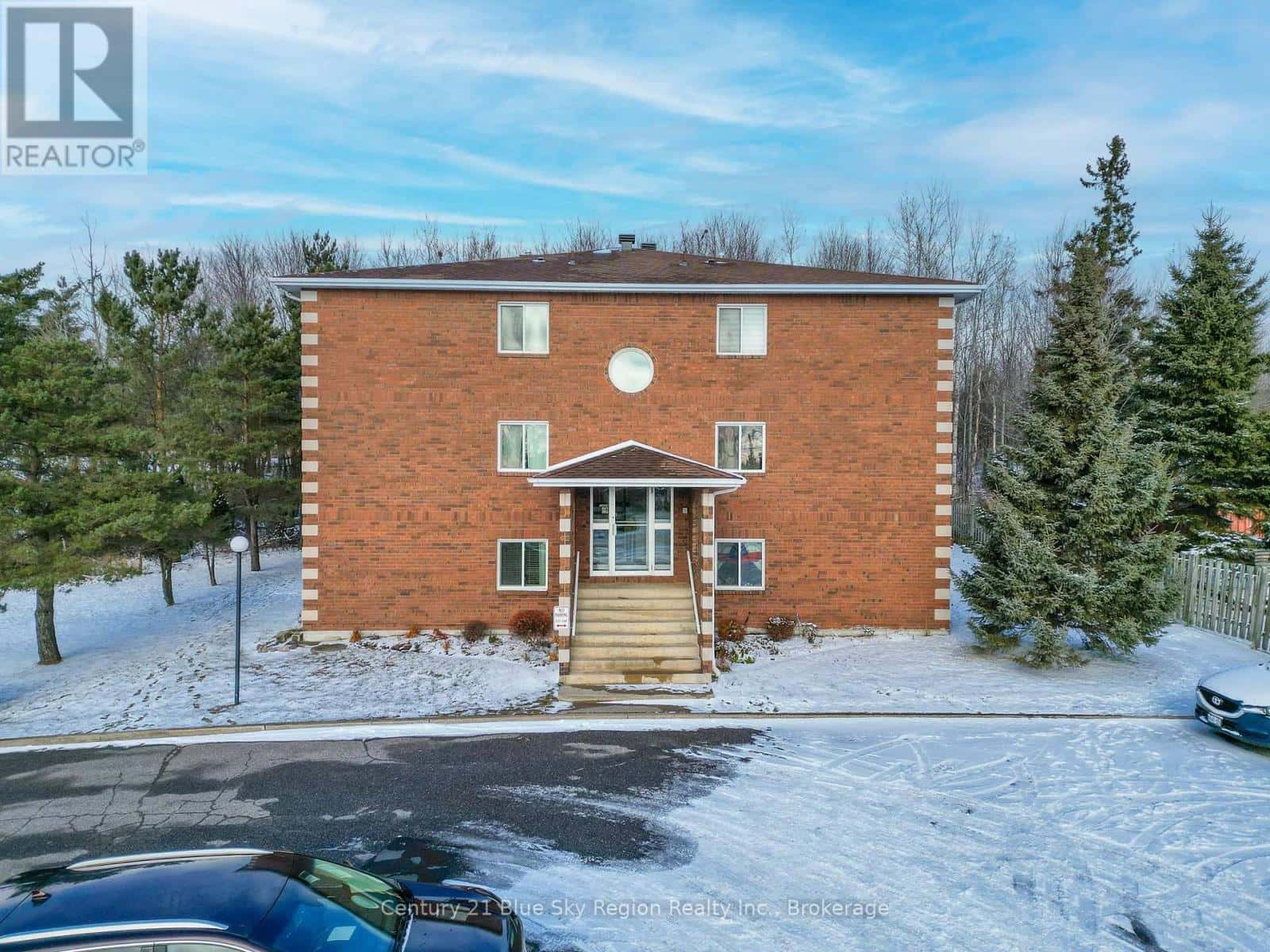 6 - 570 GRAHAM DRIVE — North Bay (Widdifield), Ontario - Photo 2 of 13