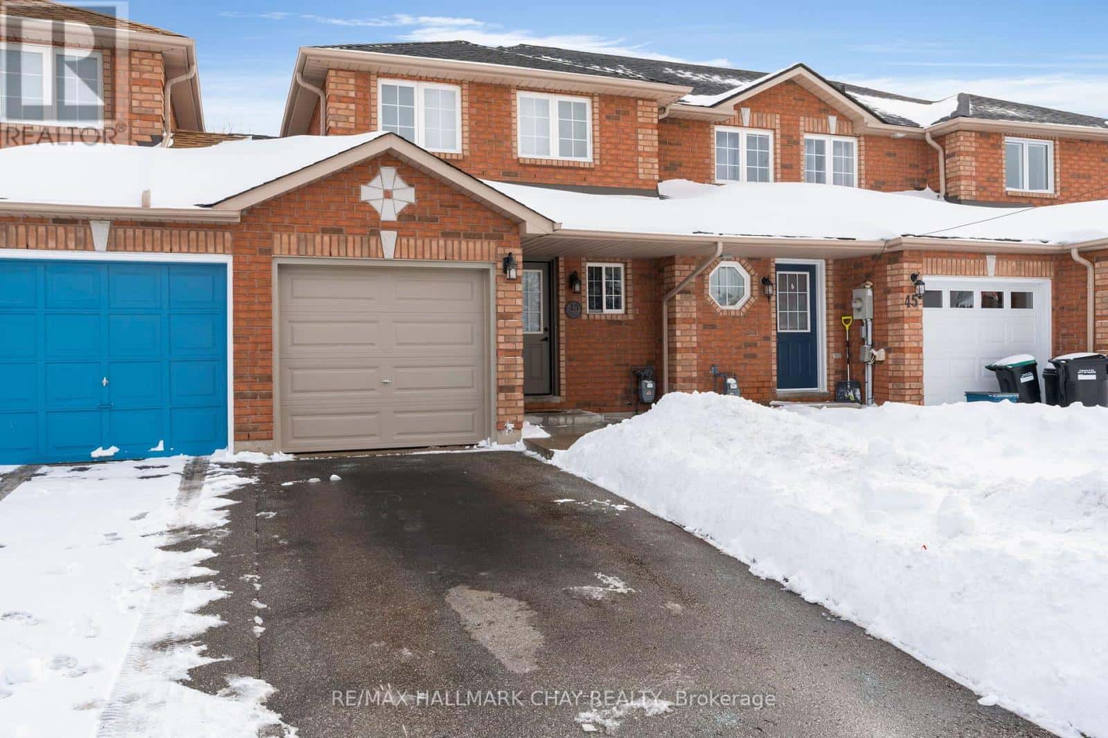 43 SRIGLEY STREET — Barrie (Holly), Ontario - Photo 2 of 16