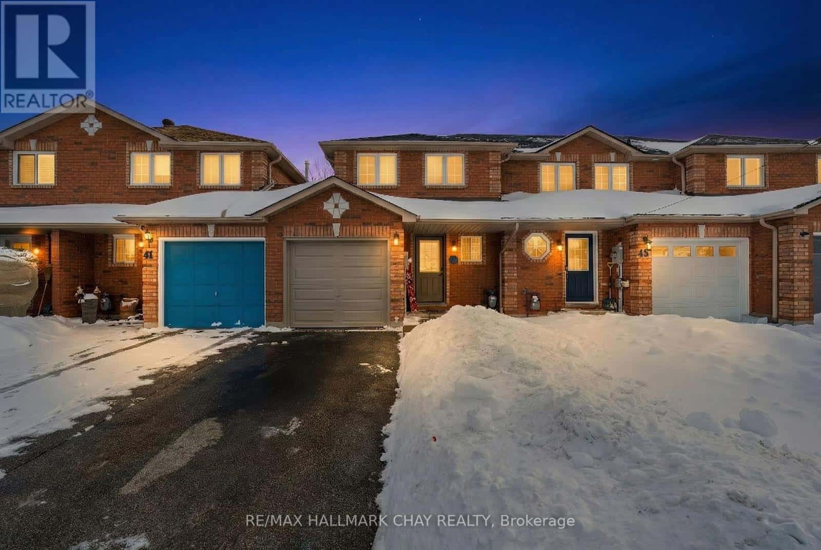 43 SRIGLEY STREET — Barrie (Holly), Ontario - Photo 4 of 16