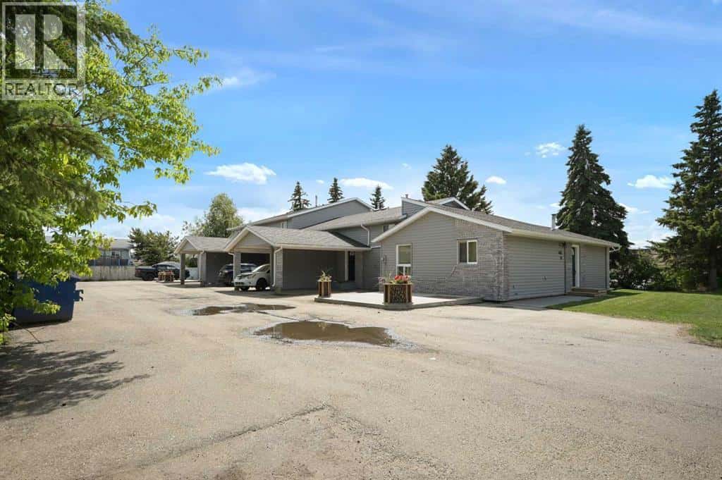 4405 PLEASANTVIEW Drive — High Prairie, Alberta - Photo 3 of 27