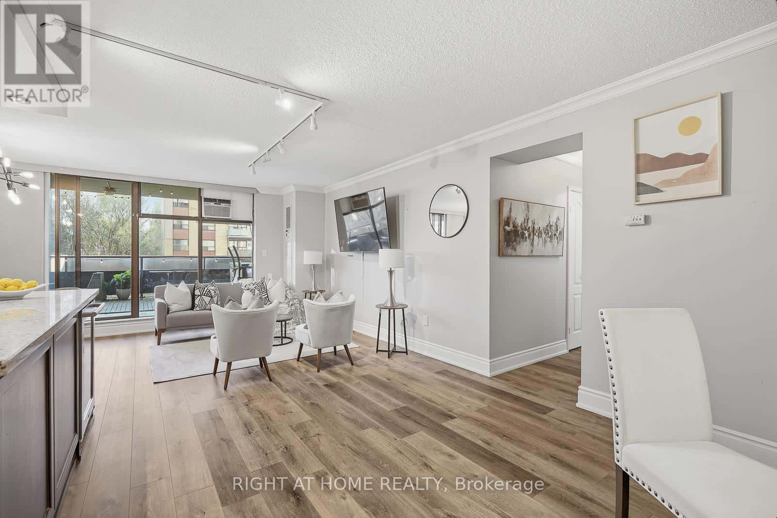 206 - 135 MARLEE AVENUE — Toronto (Briar Hill-Belgravia), Ontario - Photo 5 of 43