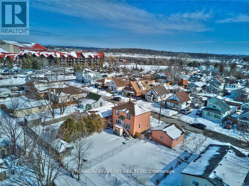 4129 DYSON AVENUE — Niagara Falls (Downtown), Ontario - Photo 4 of 8