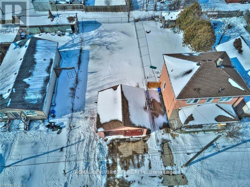 4129 DYSON AVENUE — Niagara Falls (Downtown), Ontario - Photo 3 of 8