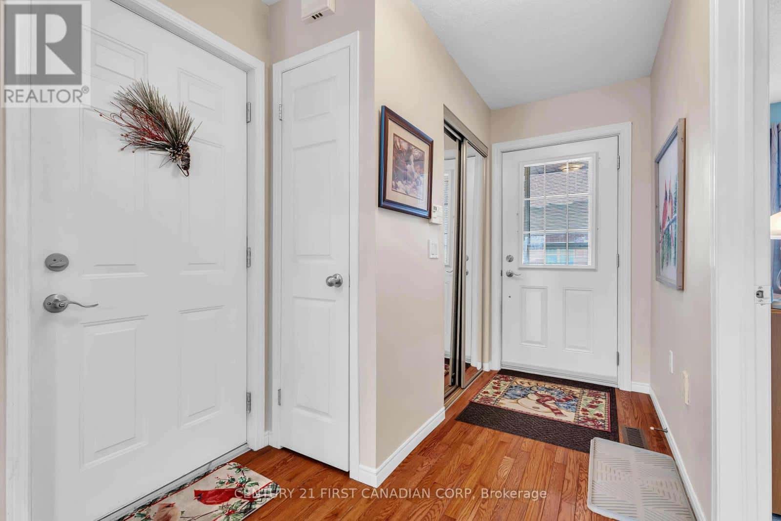 7 - 80 CENTRE STREET — London South (South E), Ontario - Photo 5 of 42