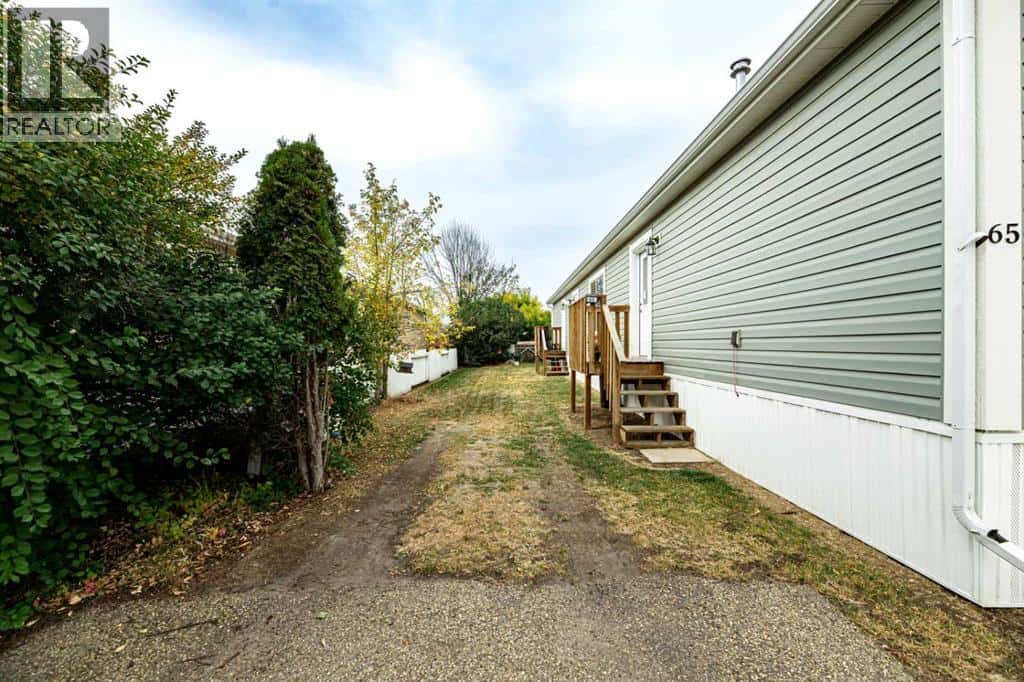 65, 4922 Womacks — Blackfalds, Alberta - Photo 4 of 23