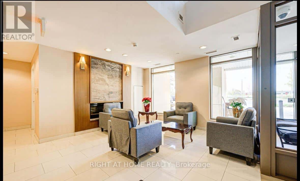 221 - 75 NORMAN BETHUNE AVENUE — Richmond Hill (Beaver Creek Business Park), Ontario - Photo 3 of 16