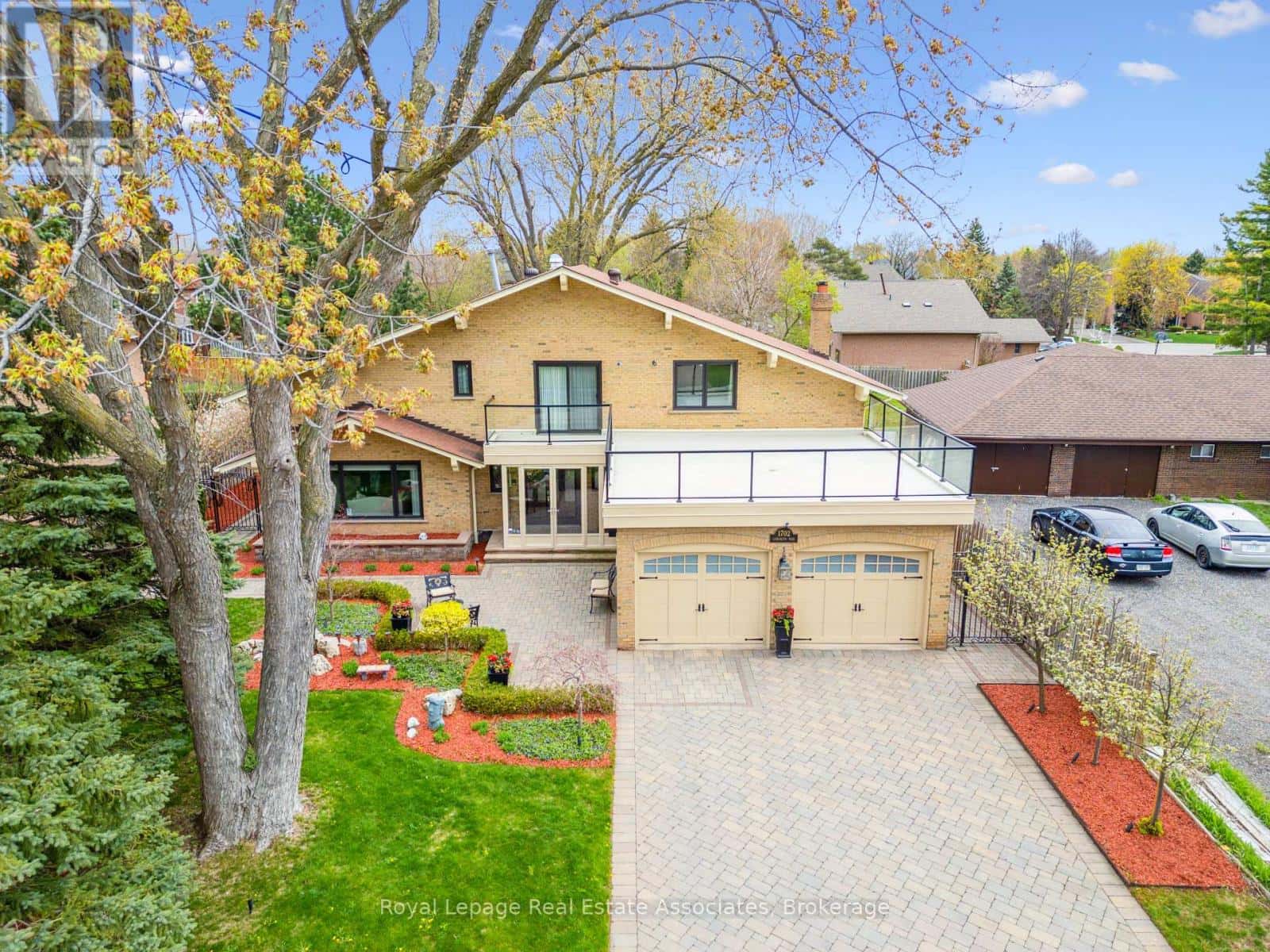 1702 CARRINGTON ROAD — Mississauga (East Credit), Ontario - Photo 2 of 41