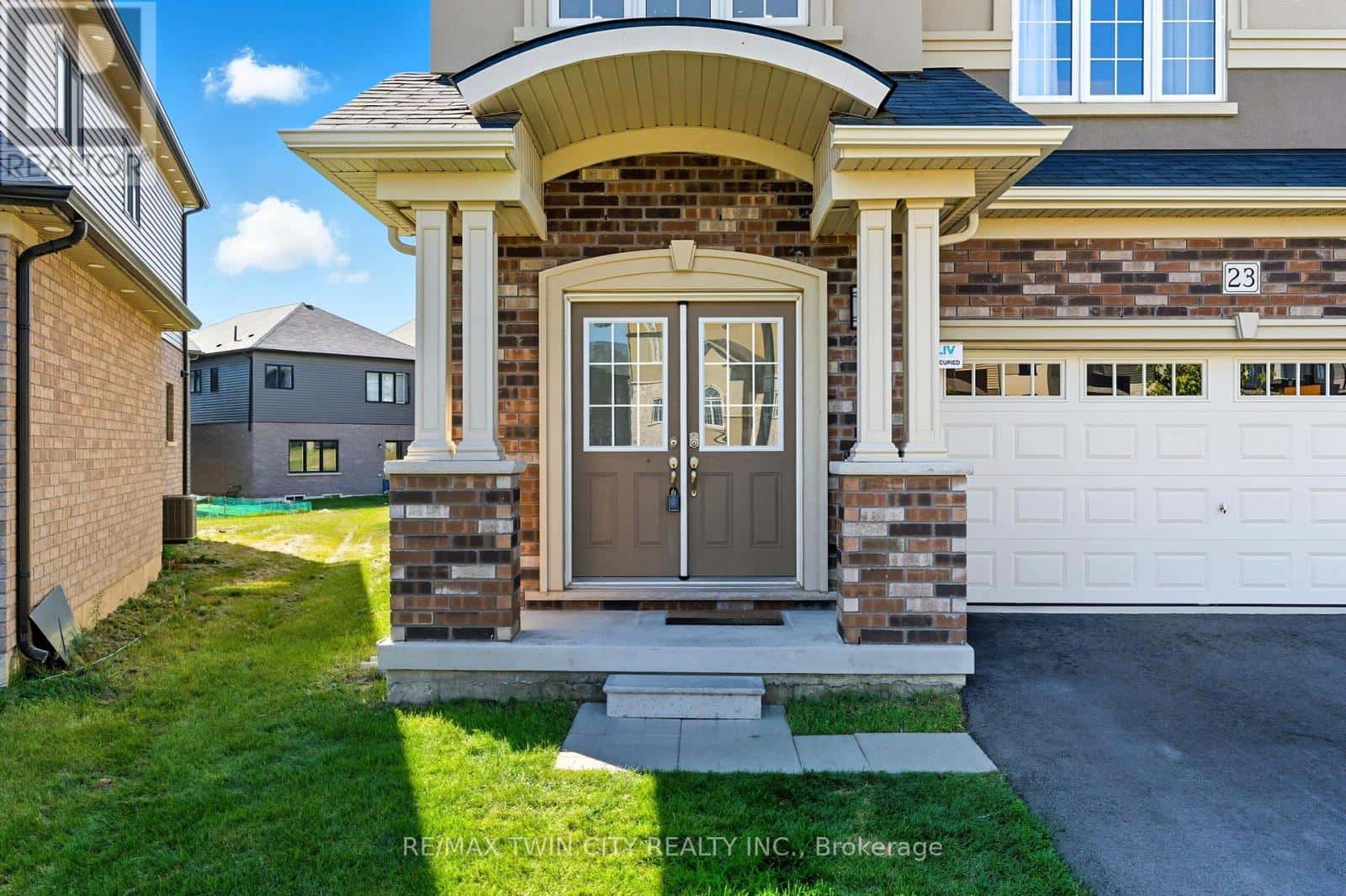 23 WHITTON DRIVE — Brant (Paris), Ontario - Photo 3 of 37