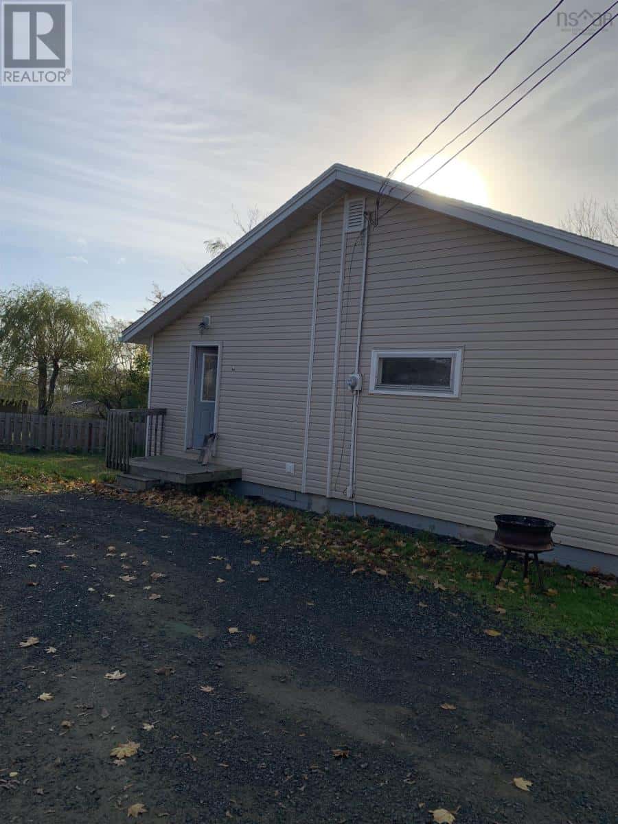 86 Third Avenue — Digby, Nova Scotia - Photo 2 of 13