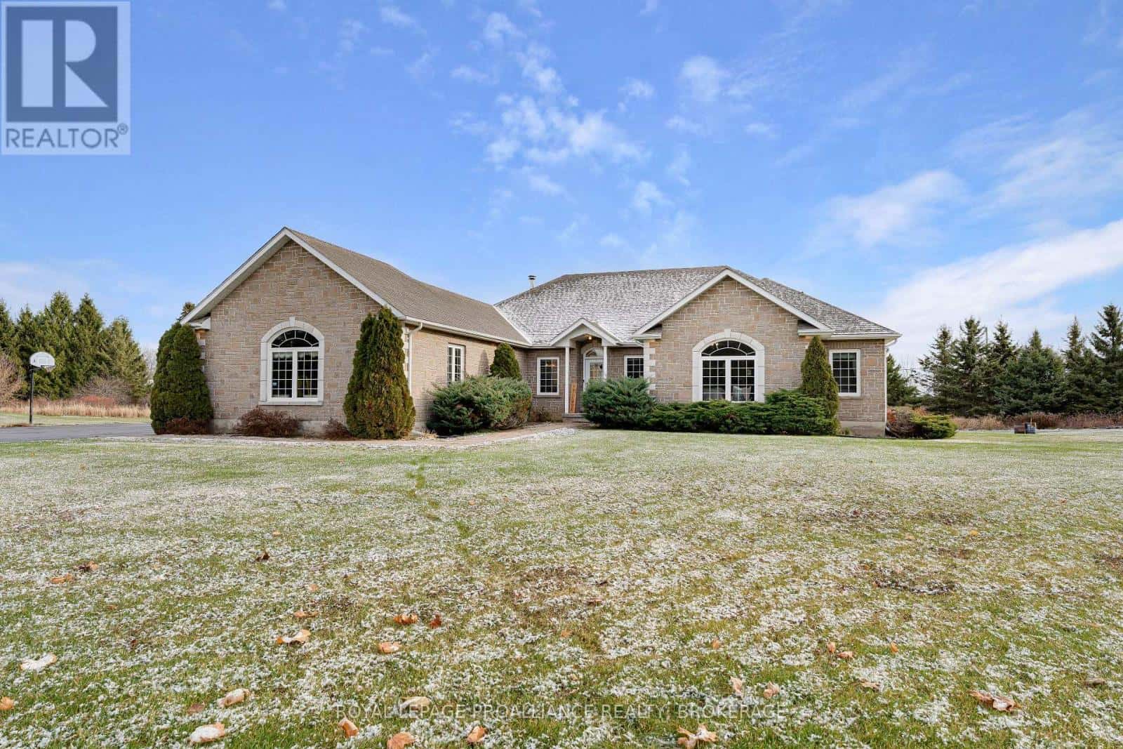 61 CONNER DRIVE — Gananoque, Ontario - Photo 3 of 50