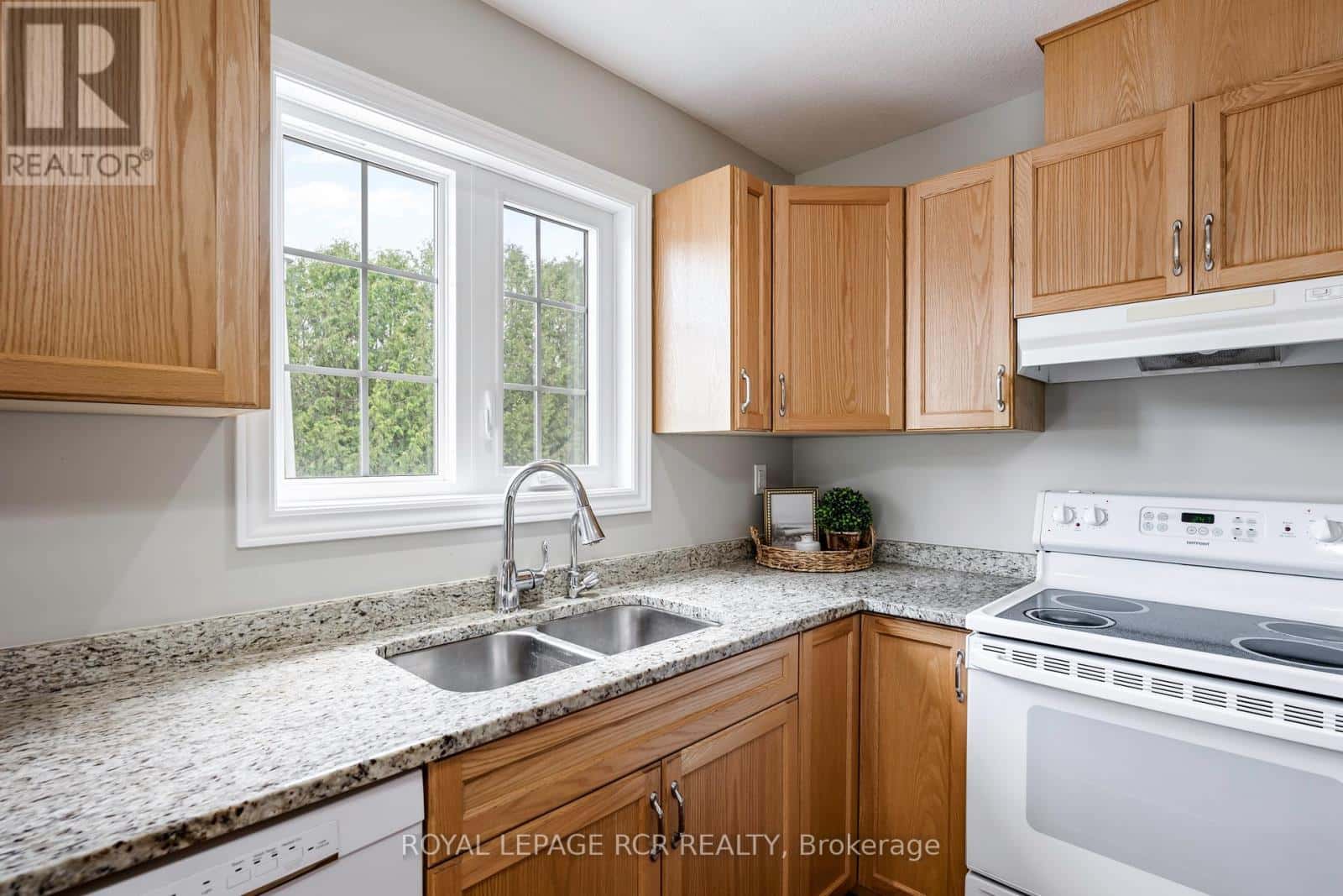 C6 - 401 BIRMINGHAM STREET E — Wellington North (Mount Forest), Ontario - Photo 5 of 39