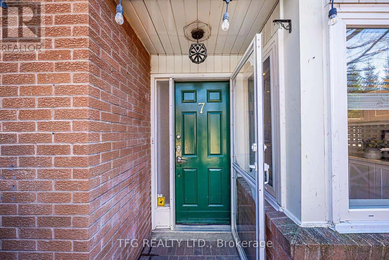 7 - 120 GLEN MANOR DRIVE — Toronto (The Beaches), Ontario - Photo 4 of 37