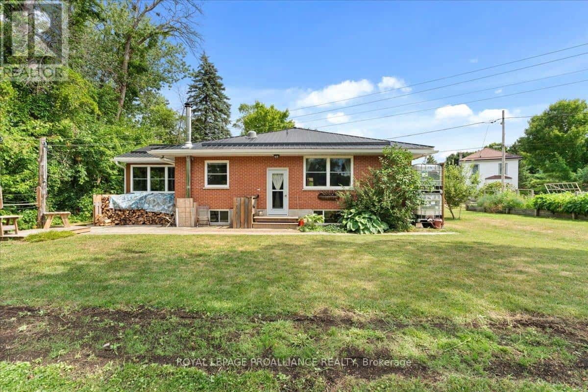 122 SPRING STREET E — Tweed (Tweed (Village)), Ontario - Photo 3 of 48