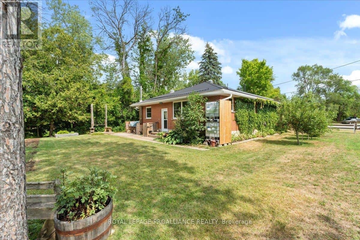 122 SPRING STREET E — Tweed (Tweed (Village)), Ontario - Photo 4 of 48