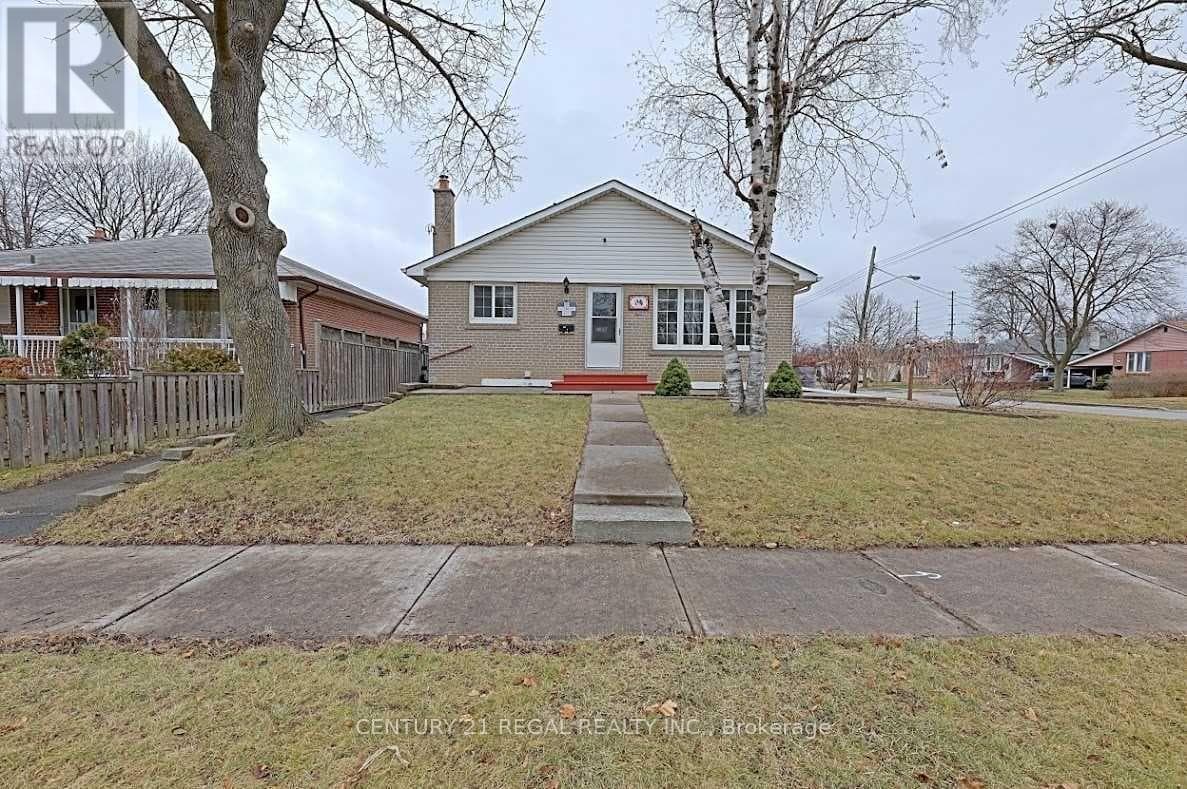9 GUINESS AVENUE — Toronto (West Humber-Clairville), Ontario - Main photo