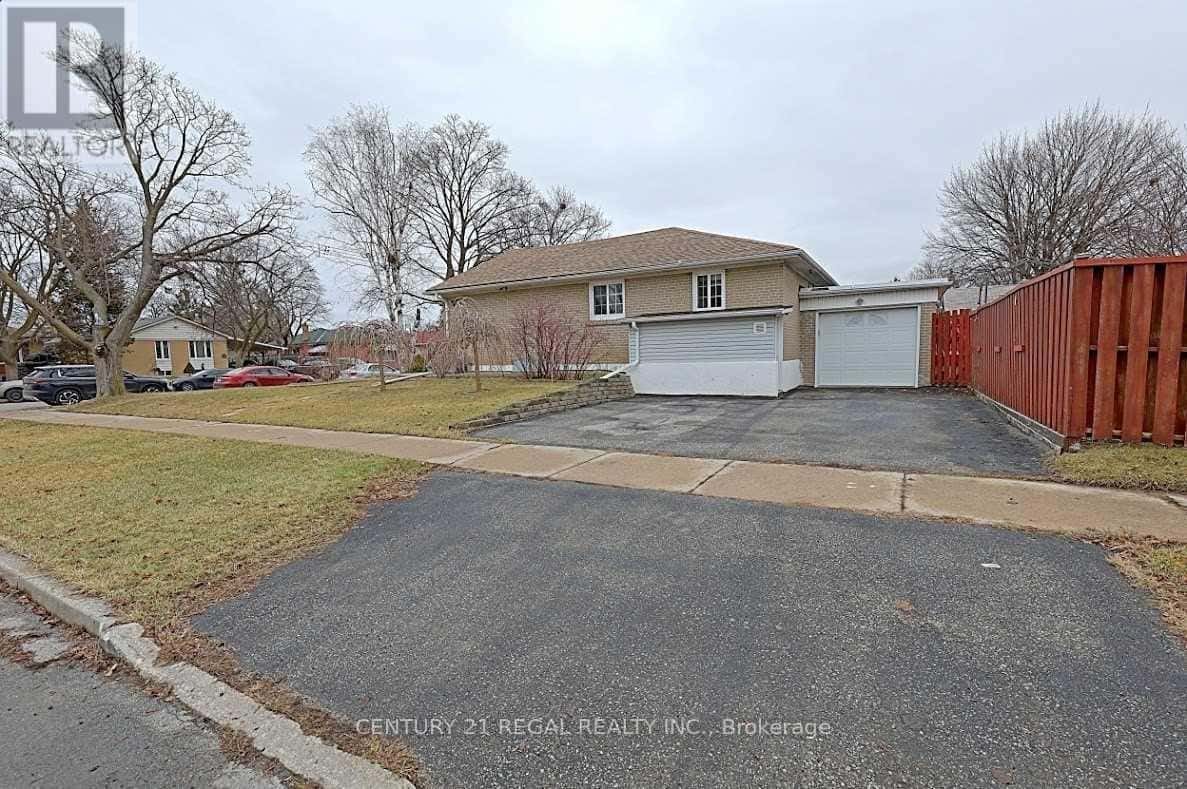 9 GUINESS AVENUE — Toronto (West Humber-Clairville), Ontario - Photo 3 of 25