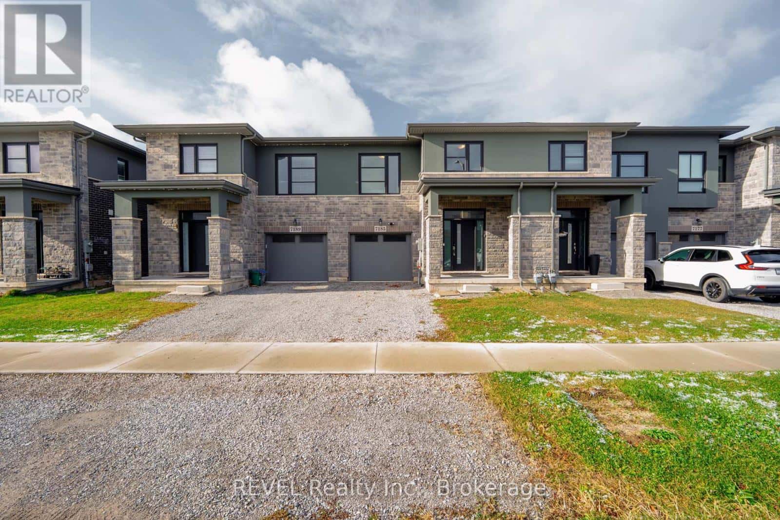 7185 PARSA STREET — Niagara Falls (Brown), Ontario - Photo 2 of 31