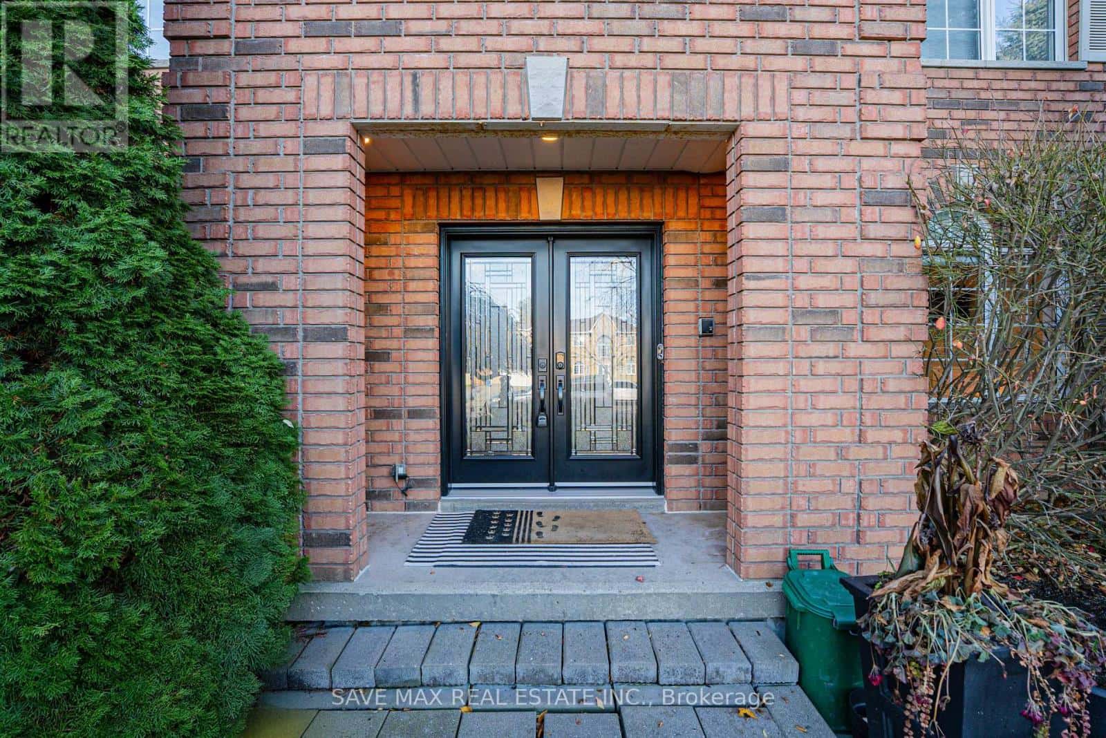 77 COLONEL BERTRAM ROAD — Brampton (Snelgrove), Ontario - Photo 5 of 40