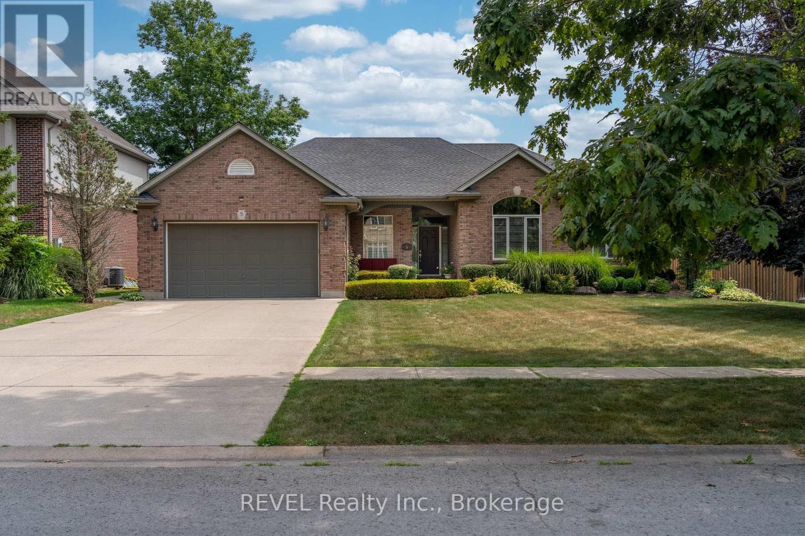 5 BEECHWOOD CRESCENT — Pelham (Fonthill), Ontario - Main photo