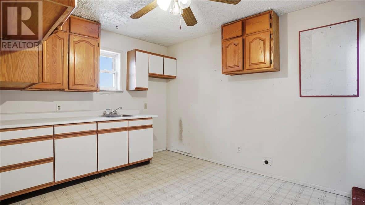 40 Laberge Lane — Greater Sudbury, Ontario - Photo 5 of 19