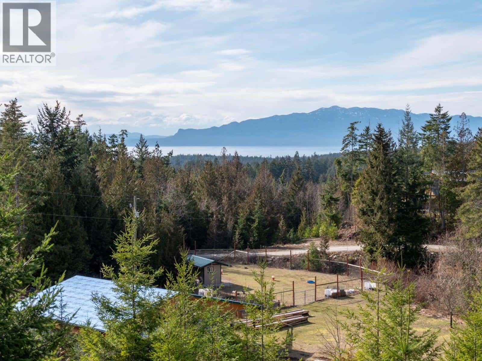 9305 STEPHENS WAY — Halfmoon Bay, British Columbia - Photo 3 of 39