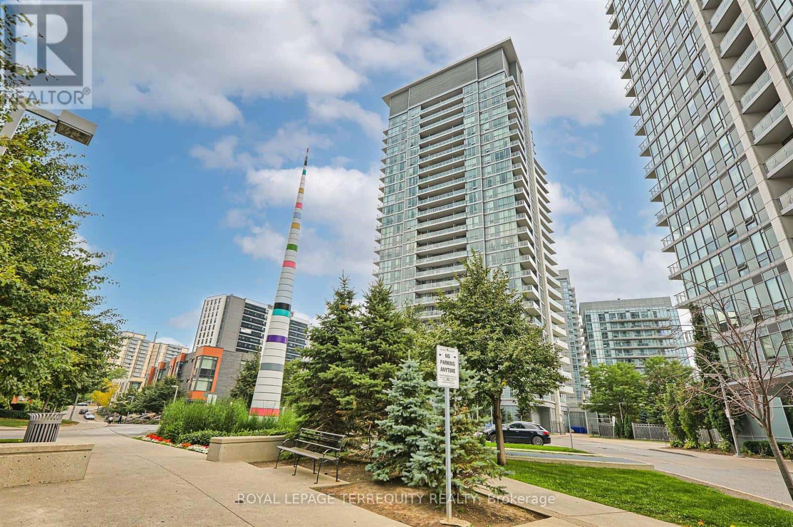 201 - 62 FOREST MANOR ROAD — Toronto (Henry Farm), Ontario - Photo 2 of 26